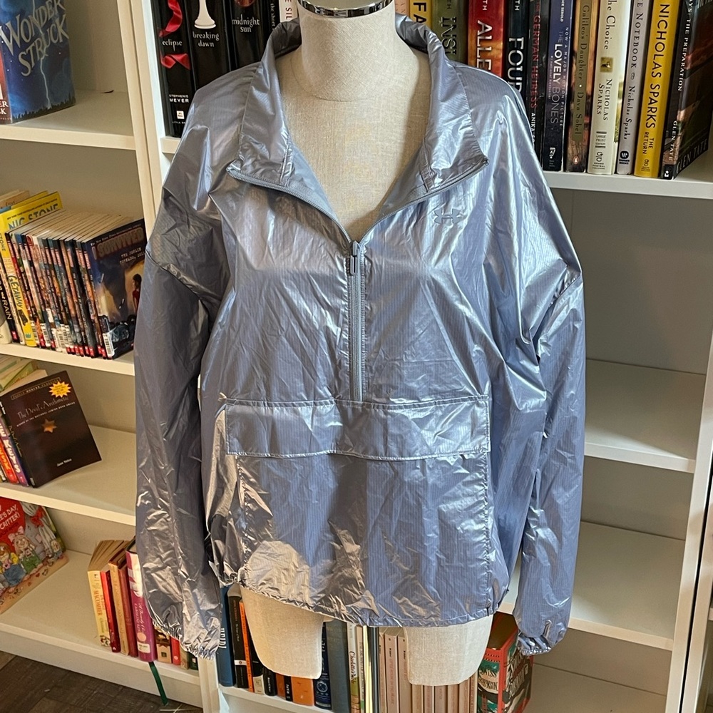 Under Armour Water Repellant Jacket in Metallic Silver Size M NWT